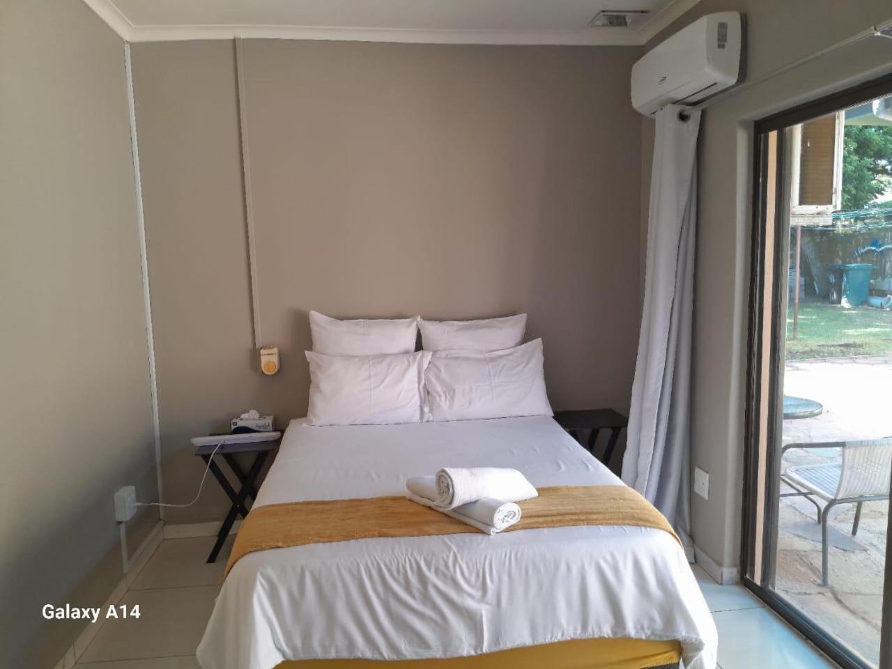 Nqabanqaba Bed and Breakfast Richards Bay Rum bild