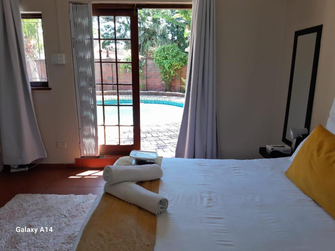 Nqabanqaba Bed and Breakfast Richards Bay Rum bild